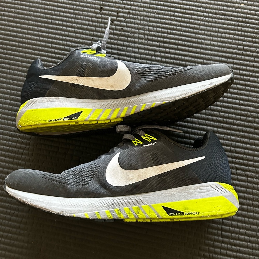 Nike dynamic fit shoes